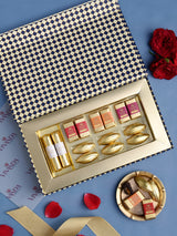 COMPACT ALL GOLD PRALINE GIFT BOX FEATURING INDUS ROSE